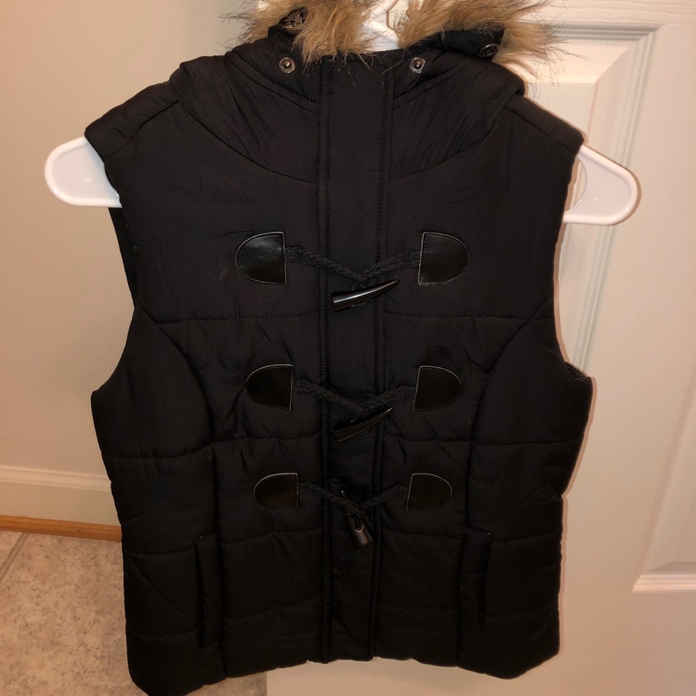 BLACK PUFFER VEST W/ FUR HOOD